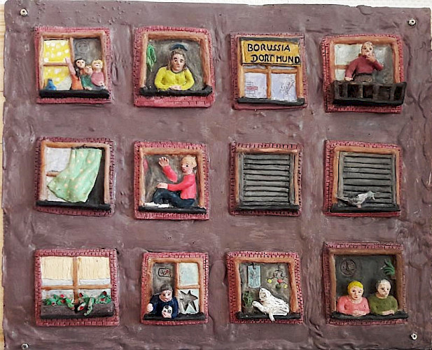 2019, Ton, Aquarellfarbe, farbloser Lack, 81 cm x 60 cm x 5 cm, auf einer Unterlage aus Holz und Gips