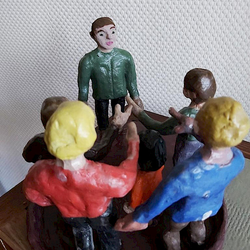 2021; Ton, Aquarellfarben, Klarlack, 27 cm x 22 cm x 18 cm